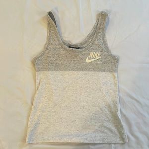 Women’s Nike sportswear tank xs.